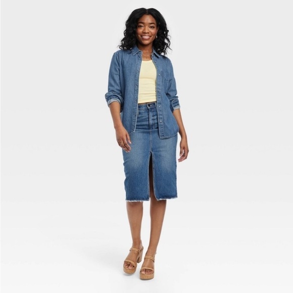 Long Sleeve Relaxed Denim Button-Down Shirt Universal Thread 
Medium Wash new - Picture 1 of 6